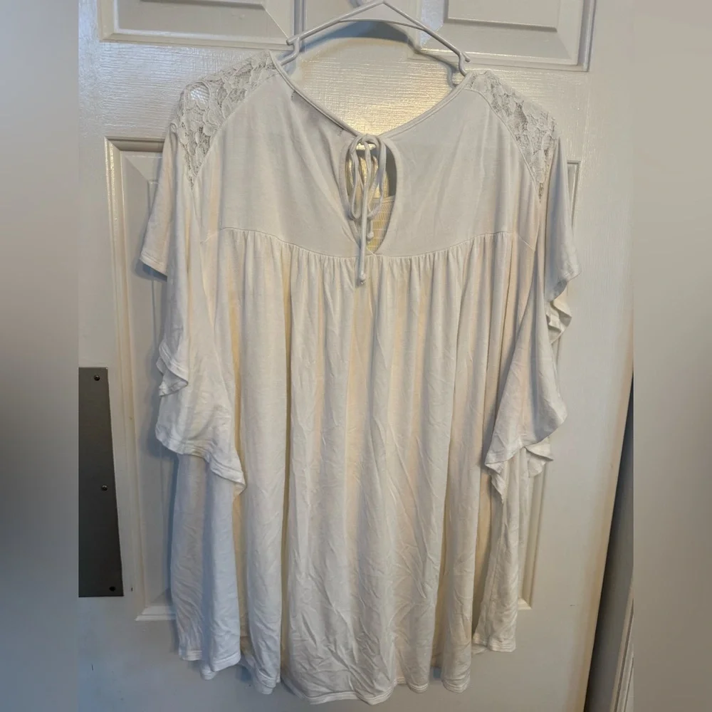 Chic White Lace Women's Blouse - Picture 2 of 3